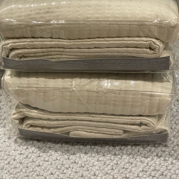 2 Gluckstein, HOME, Langley bedding collection, euro shams; brand new - Picture 4 of 6